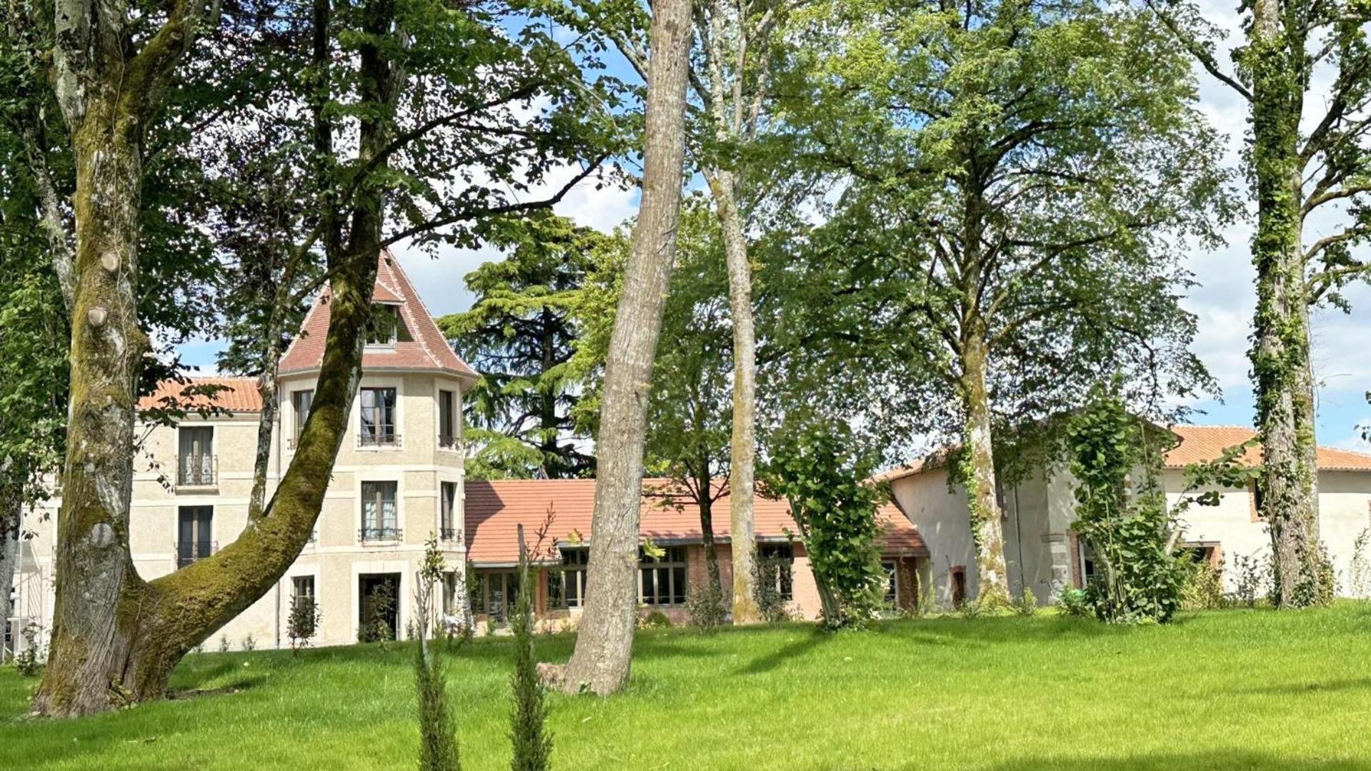 ロシュシュアール Le Manoir Des Perrieres Bed & Breakfast エクステリア 写真