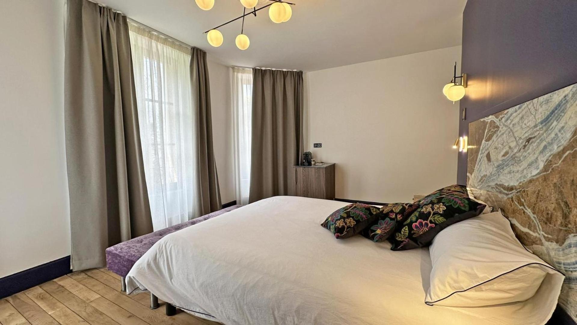ロシュシュアール Le Manoir Des Perrieres Bed & Breakfast エクステリア 写真