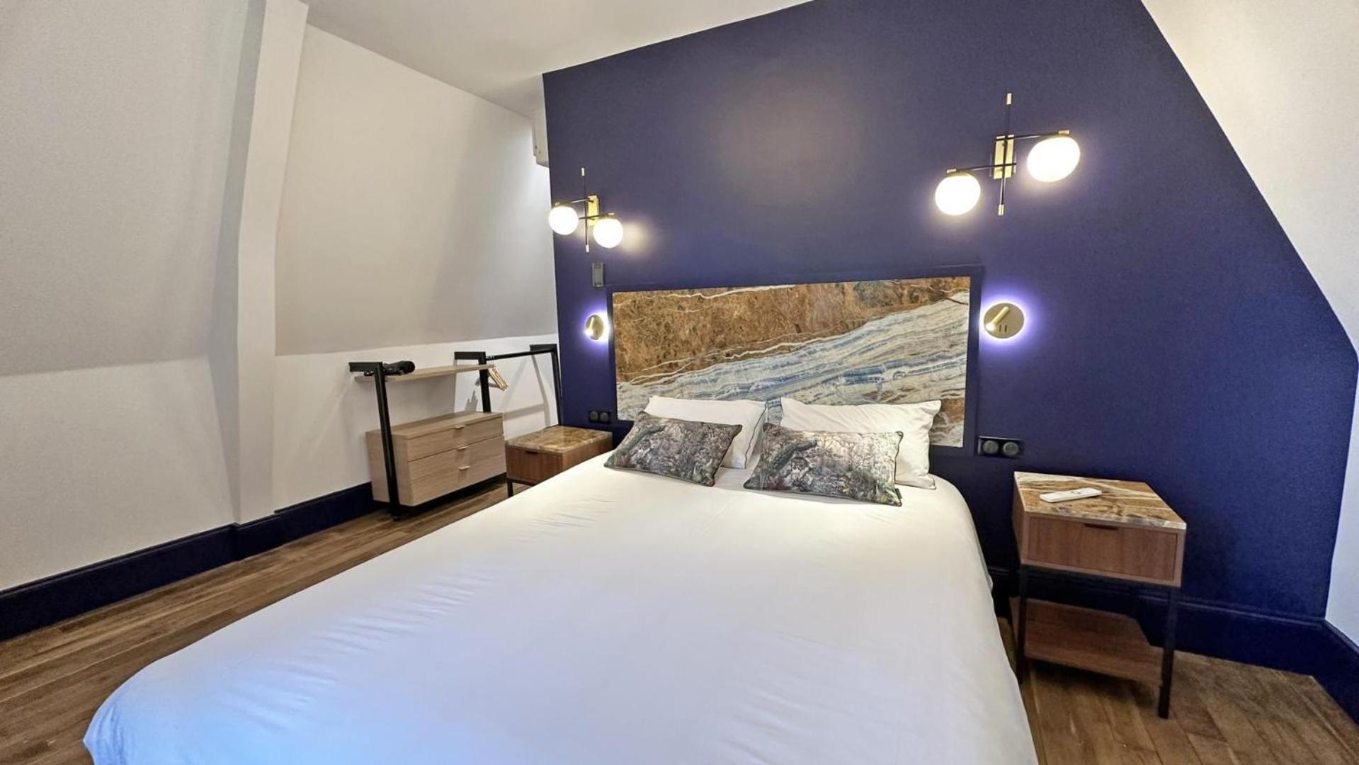 ロシュシュアール Le Manoir Des Perrieres Bed & Breakfast エクステリア 写真