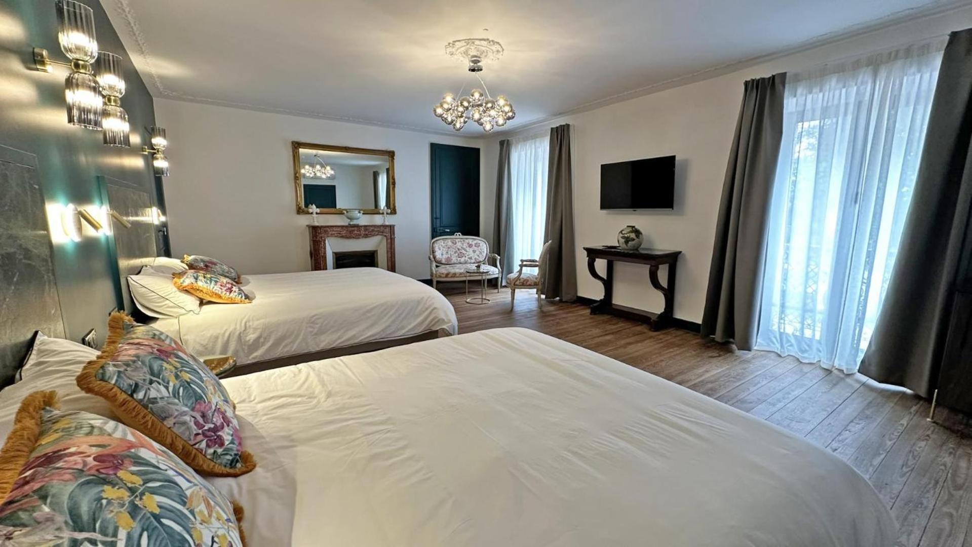 ロシュシュアール Le Manoir Des Perrieres Bed & Breakfast エクステリア 写真