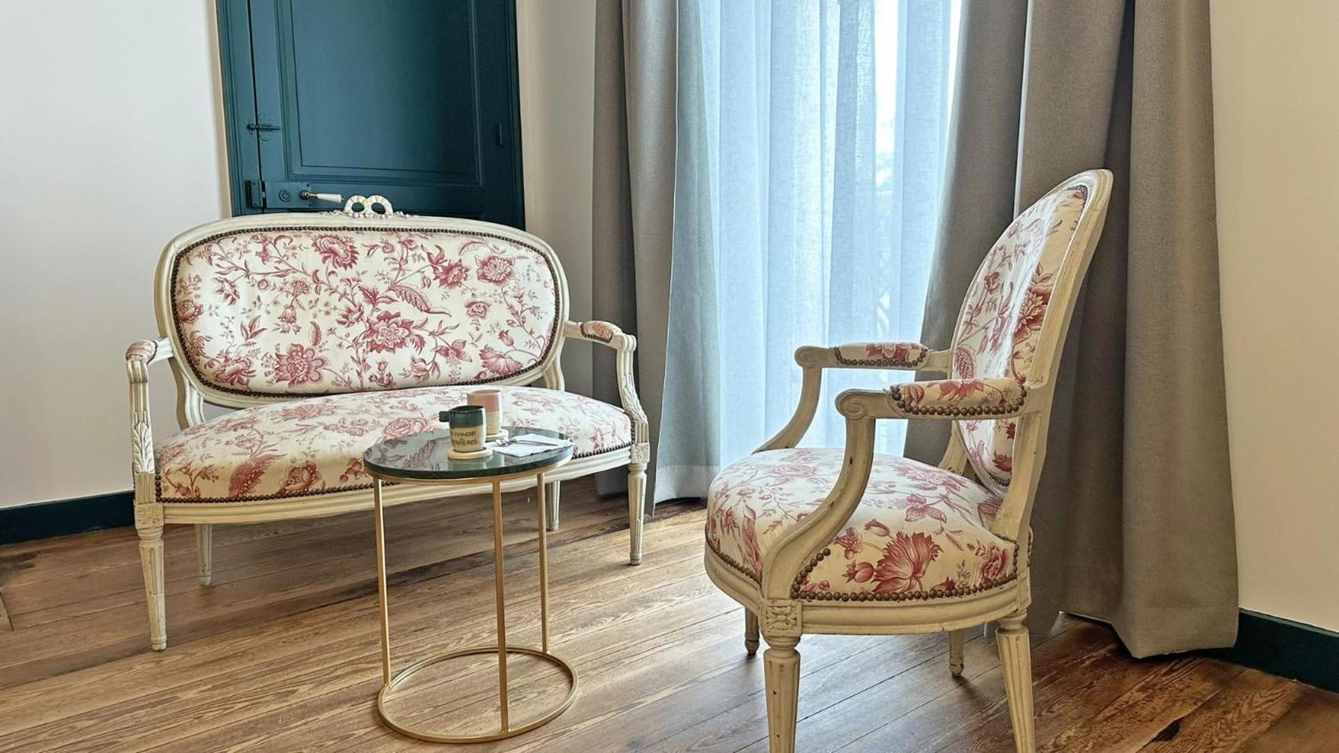 ロシュシュアール Le Manoir Des Perrieres Bed & Breakfast エクステリア 写真