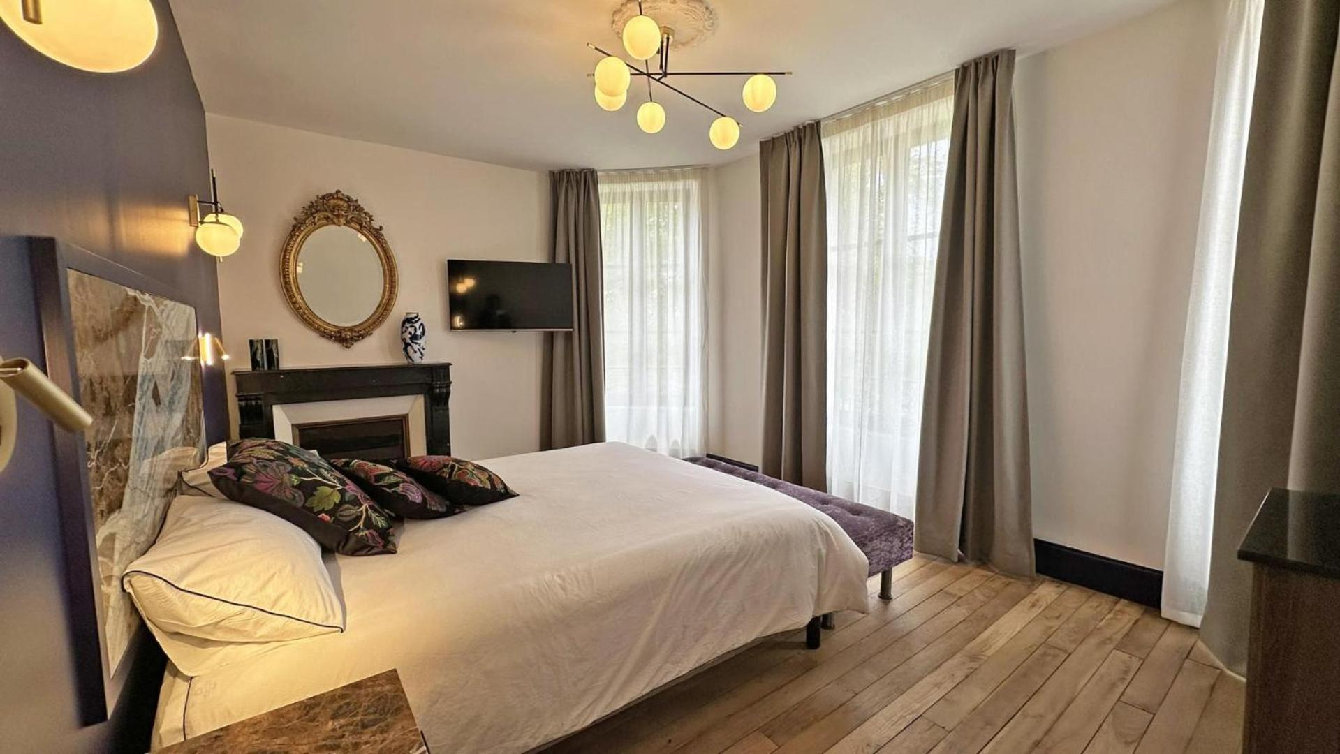 ロシュシュアール Le Manoir Des Perrieres Bed & Breakfast エクステリア 写真