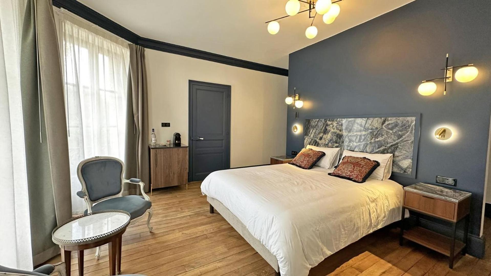 ロシュシュアール Le Manoir Des Perrieres Bed & Breakfast エクステリア 写真