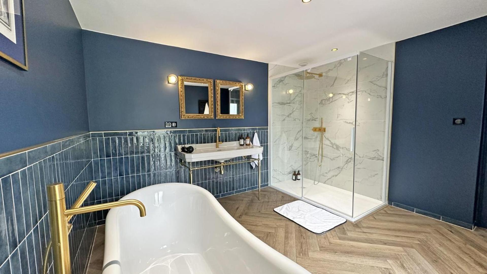 ロシュシュアール Le Manoir Des Perrieres Bed & Breakfast エクステリア 写真