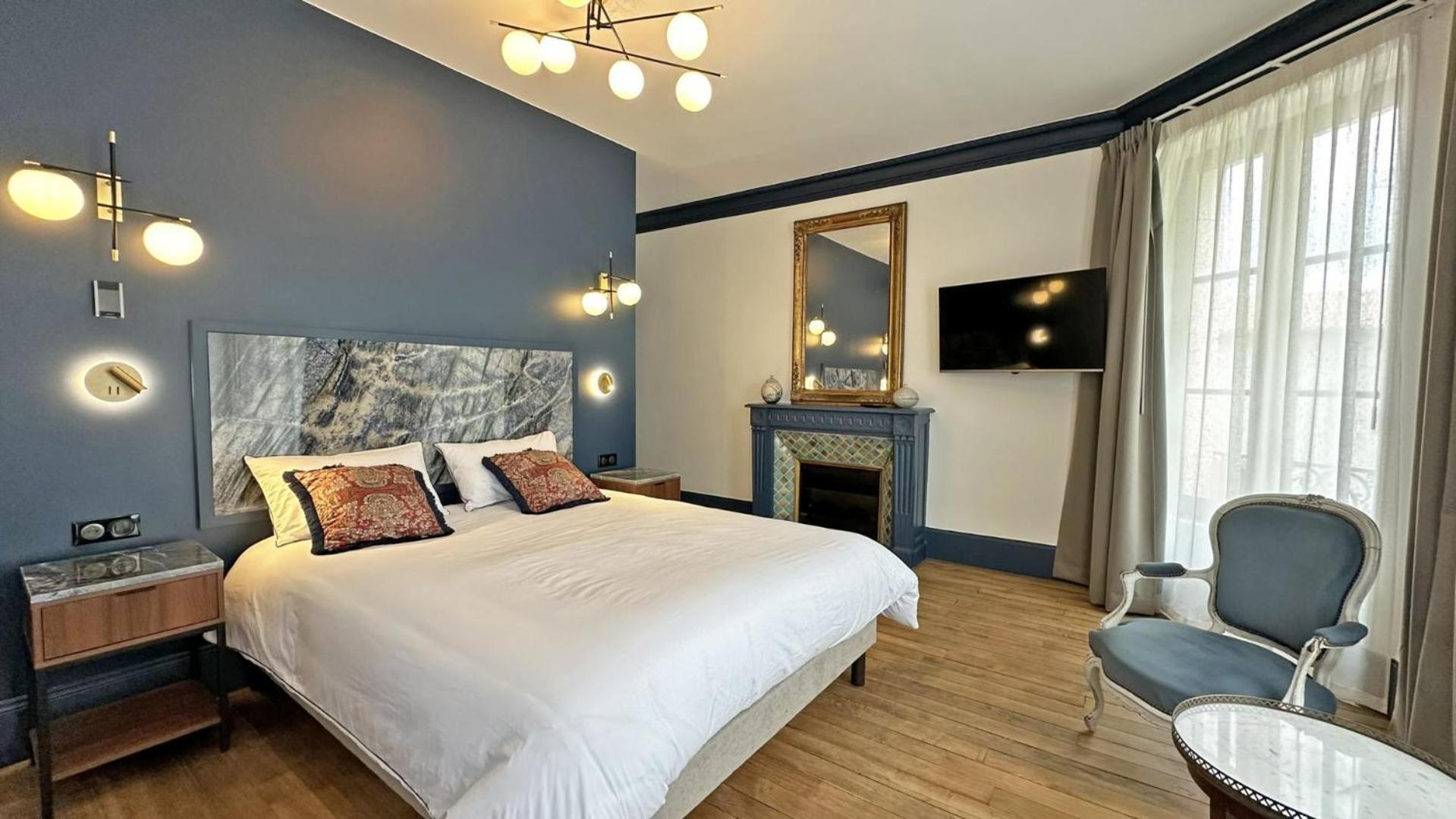 ロシュシュアール Le Manoir Des Perrieres Bed & Breakfast エクステリア 写真