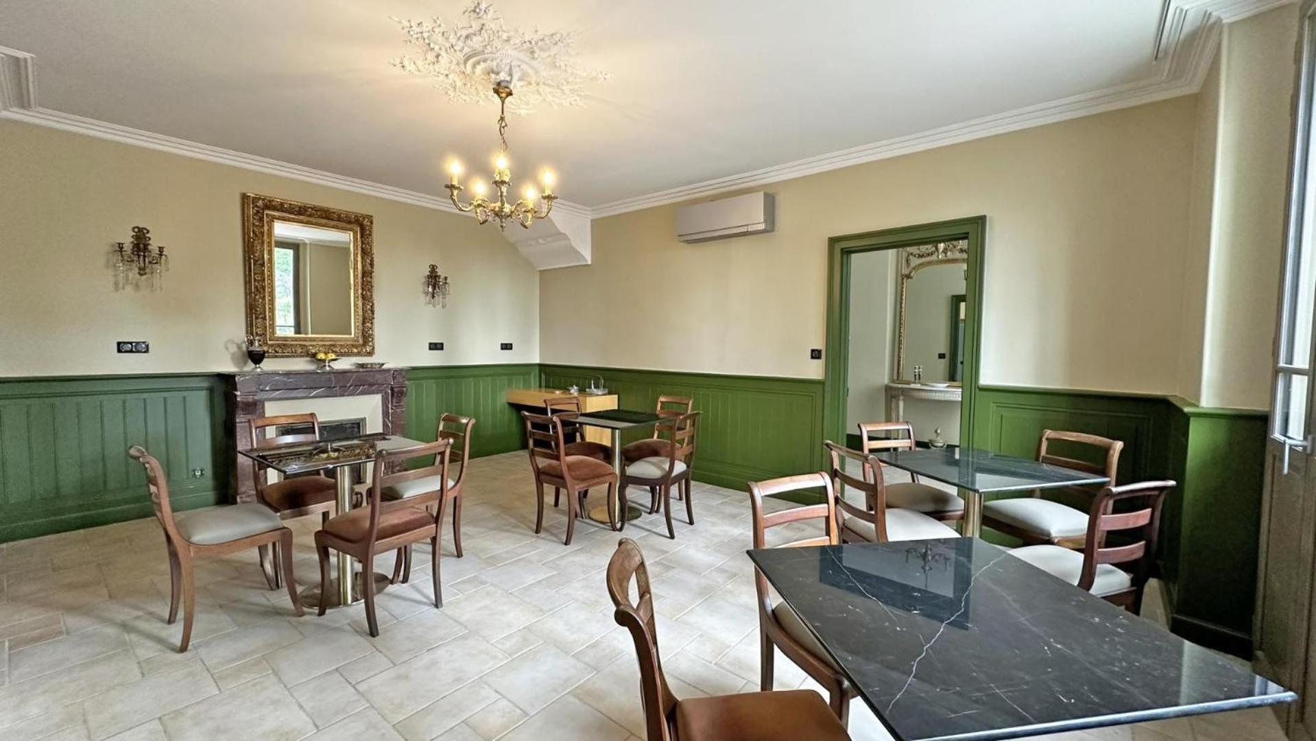 ロシュシュアール Le Manoir Des Perrieres Bed & Breakfast エクステリア 写真