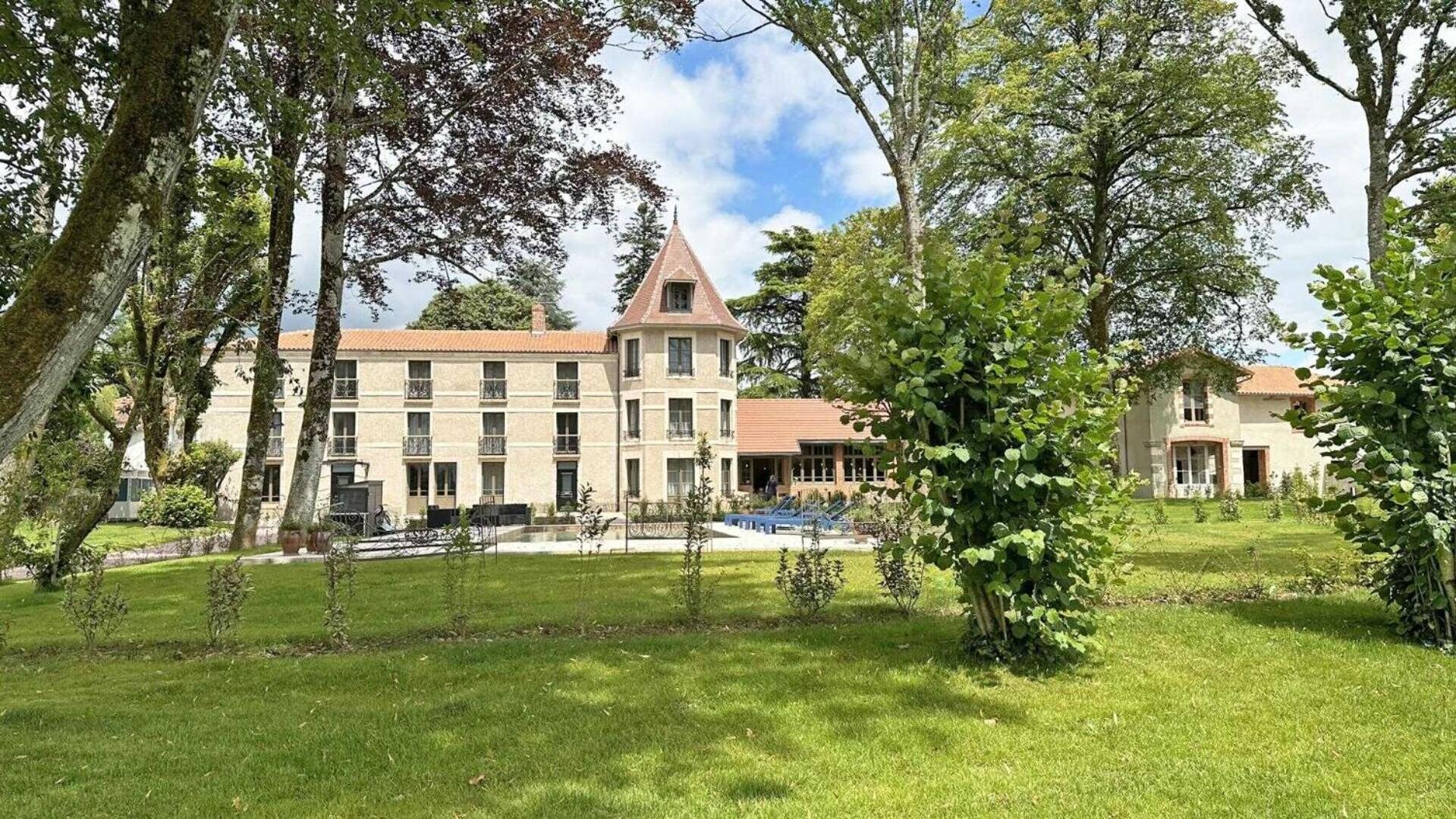 ロシュシュアール Le Manoir Des Perrieres Bed & Breakfast エクステリア 写真