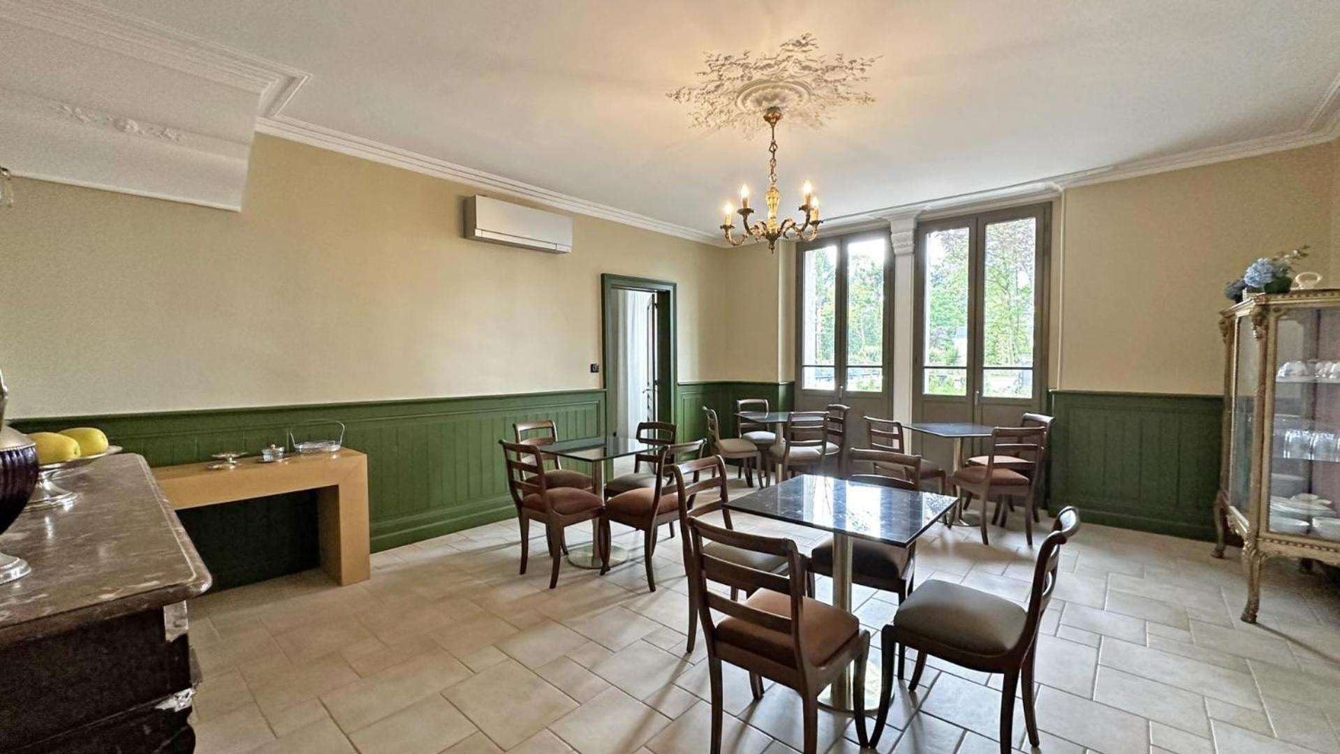ロシュシュアール Le Manoir Des Perrieres Bed & Breakfast エクステリア 写真